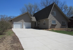 211 Tanglewood LN Blue Earth MN